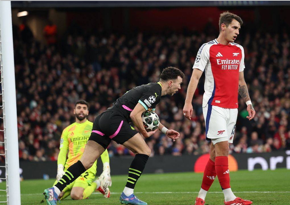 阿森纳主场连败,欧冠资格面临威胁 阿森纳主场连败,欧冠资格面临威胁