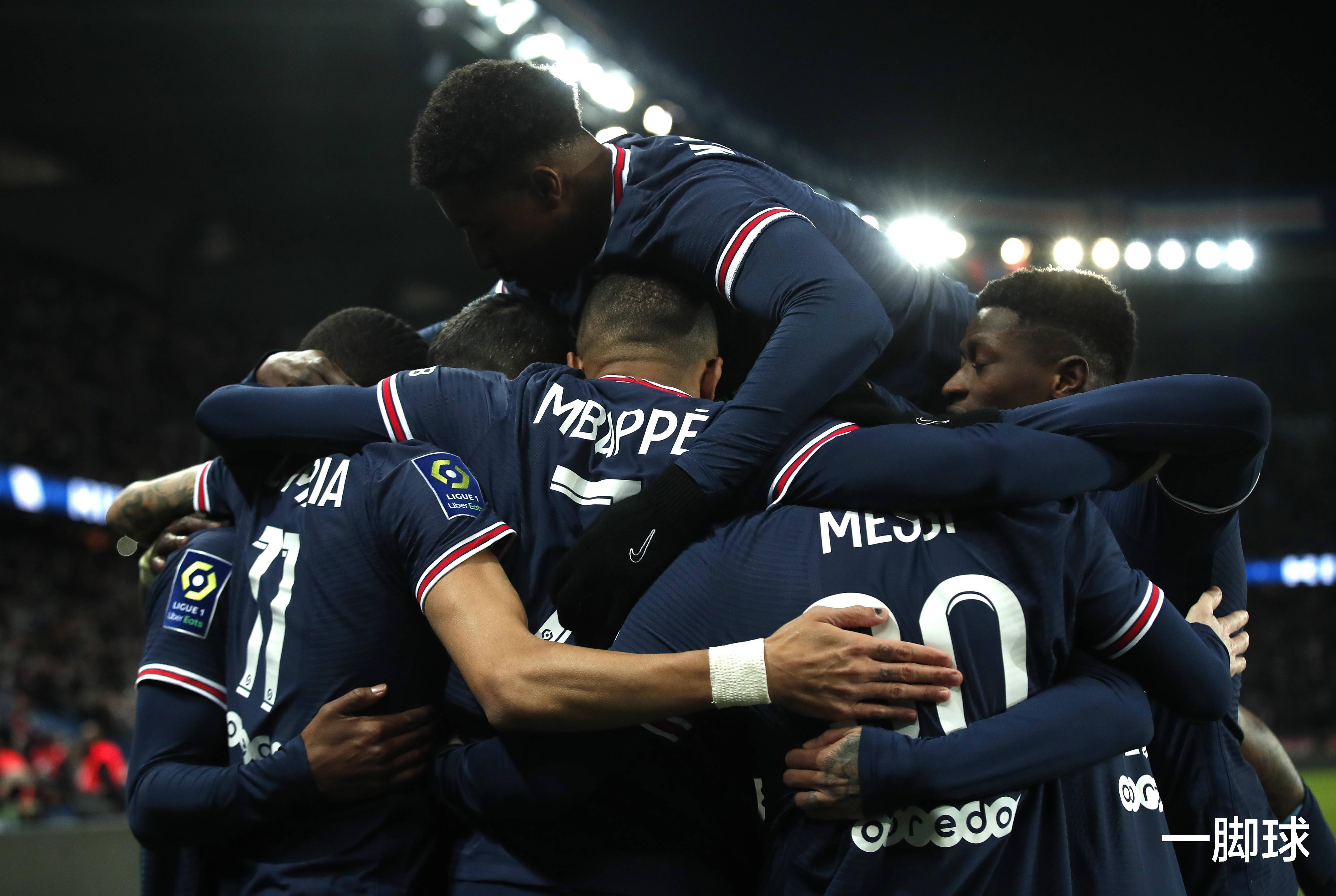 包含巴黎圣日耳曼豪取主场胜巴塞罗那，锋线犀利的词条